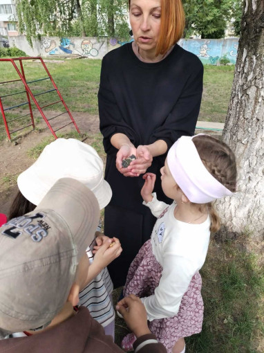 Спасение птенчика Спасение птенчика.